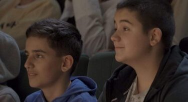 Leerlingen van Ithaka bij de voorstelling Hierwaardaar van De Dansers en Het Filiaal