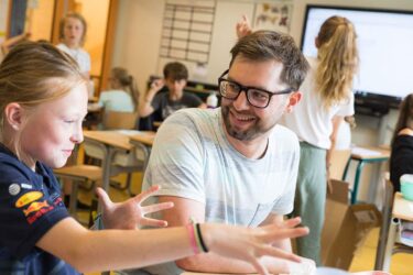 slo zoekt leraren en vakexperts voor actualiseren kerndoelen