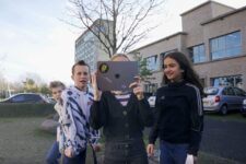Leerlingen van De Oase volgen de workshop Filmtrailer maken van Hoogt on Tour