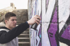 Graffiti spuiten bij Vrijetijdkunde bij Kranenburg Praktijkschool